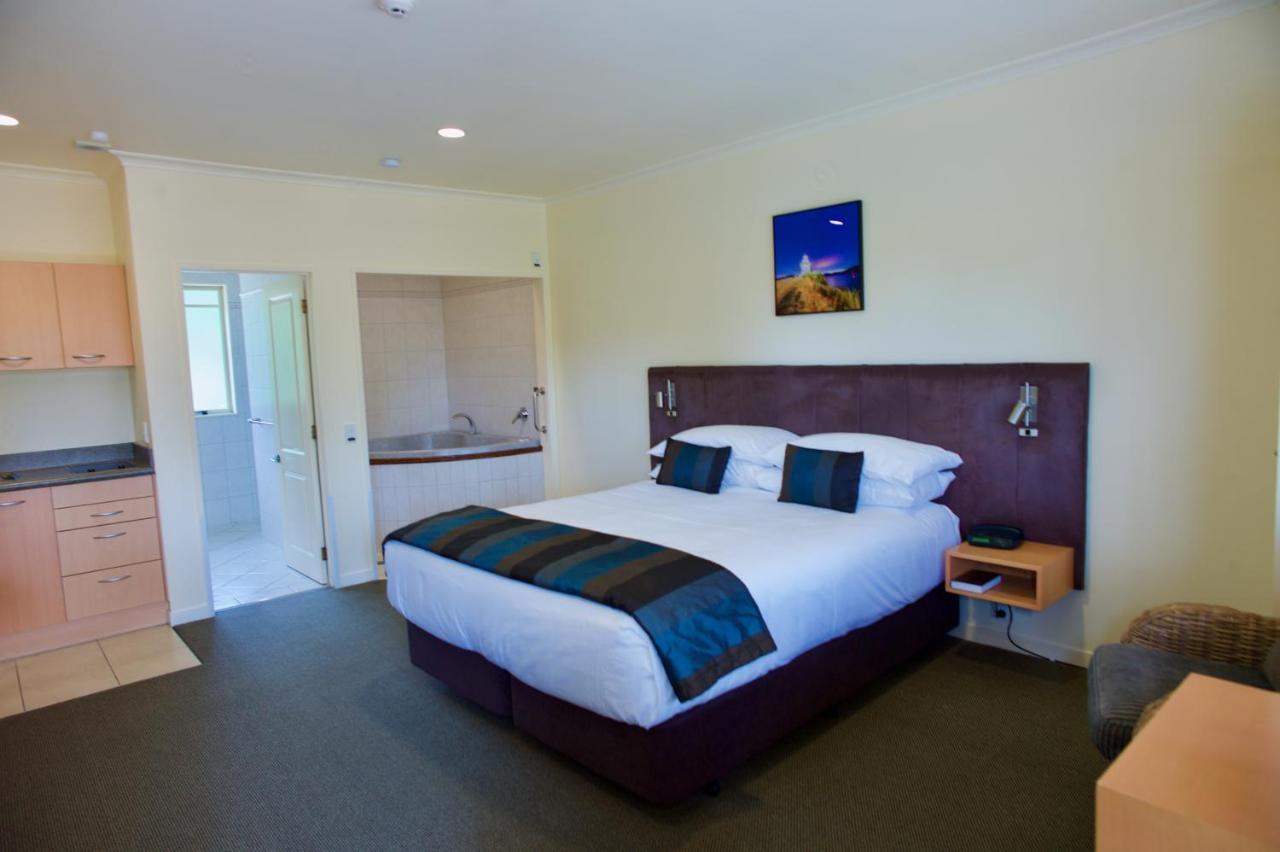 Regal Palms Resort Роторуа Экстерьер фото A studio apartment in New Zealand