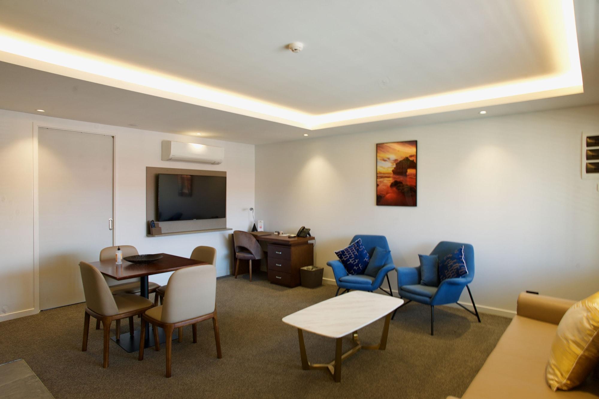 Regal Palms Resort Роторуа Экстерьер фото A living room in a typical apartment at the hotel